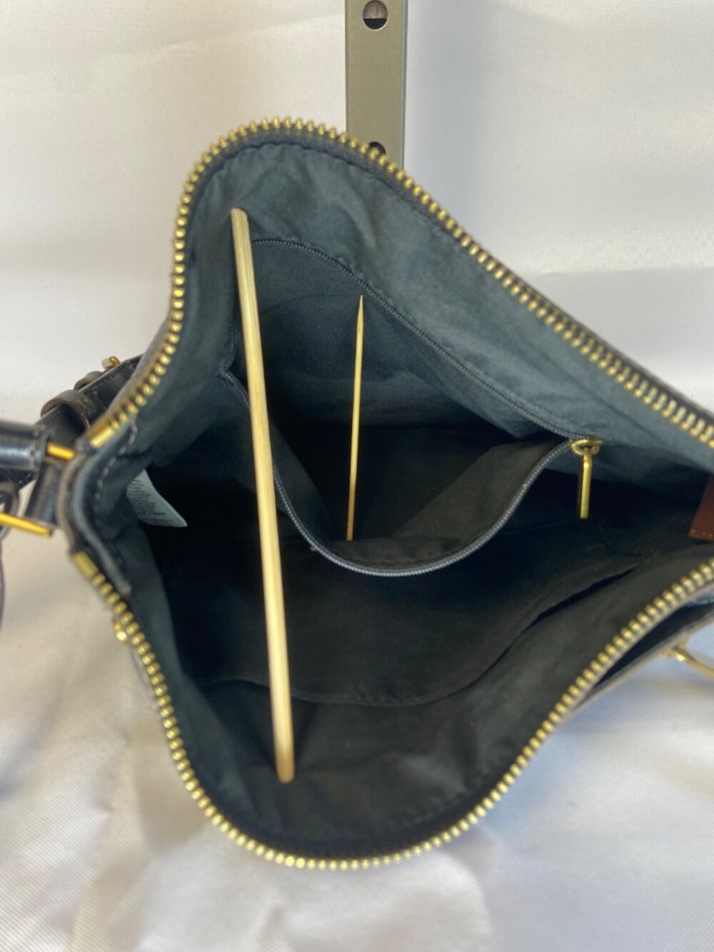 Vintage Fossil Black Pebbled Leather Crossbody Bag Brass Hardware Zip Purse - Picture 15 of 16